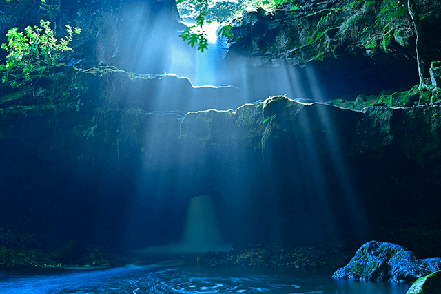 神鍋　溶岩流 二段滝の写真