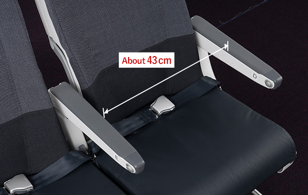Generous seat width up to 43cm