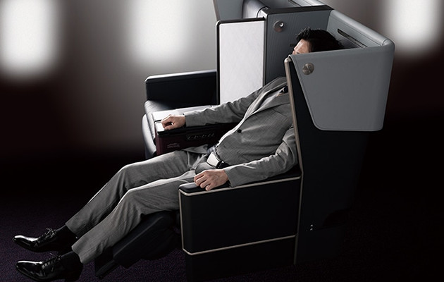 Spacious shells and center dividers to create a private space.